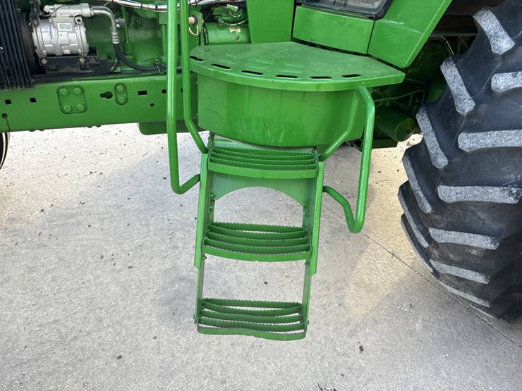 1994-john-deere-4560-image-30