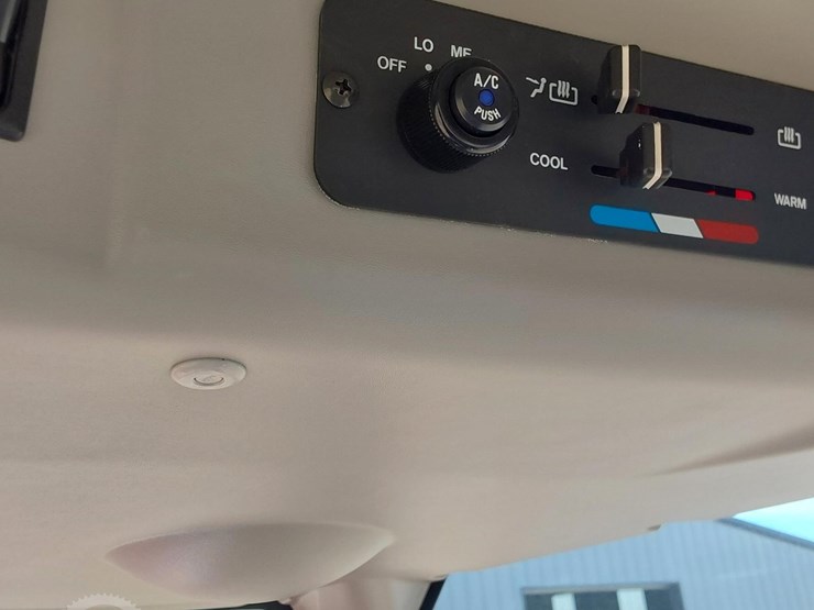 2023-mahindra-1635-hst-image-26