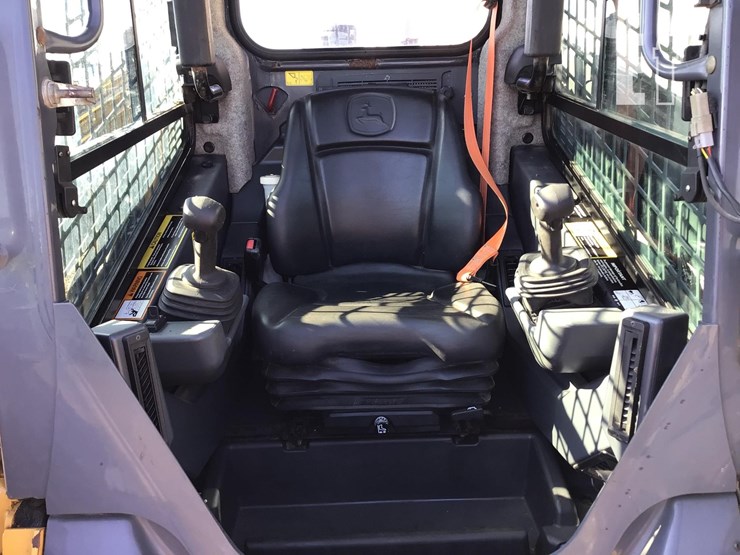 2019-deere-333g-image-11