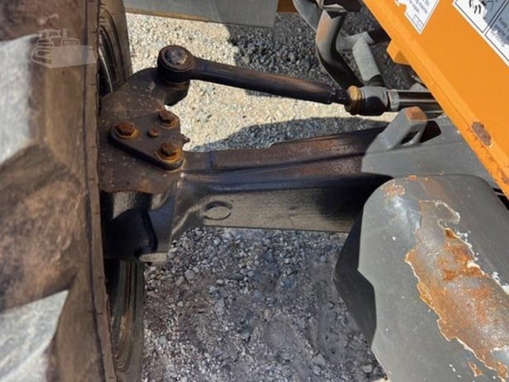 2017-case-580sn-image-19