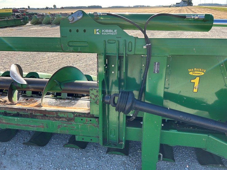 2021-john-deere-c18f-image-8
