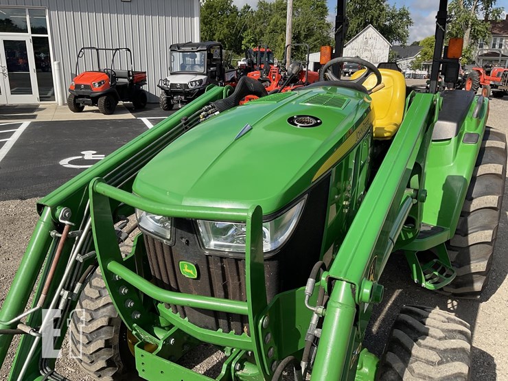 2015-john-deere-4044m-image-10