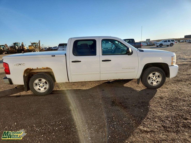 2011-chevrolet-silverado-1500-lt-image-25