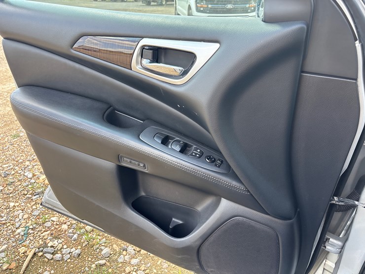 2013-nissan-pathfinder-image-11