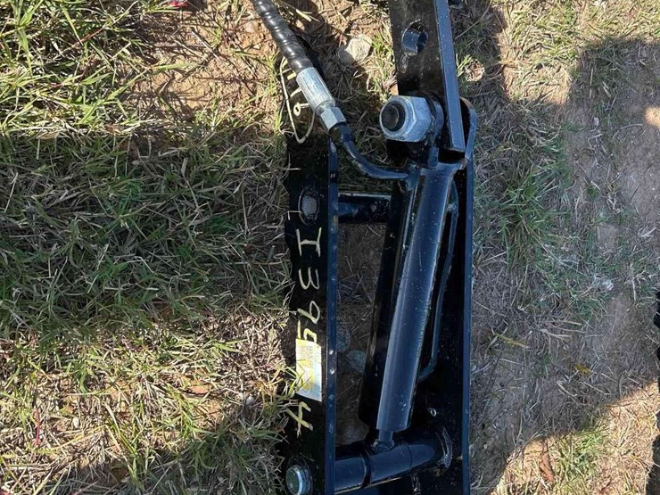 2025-hydraulic-thumb-image-3