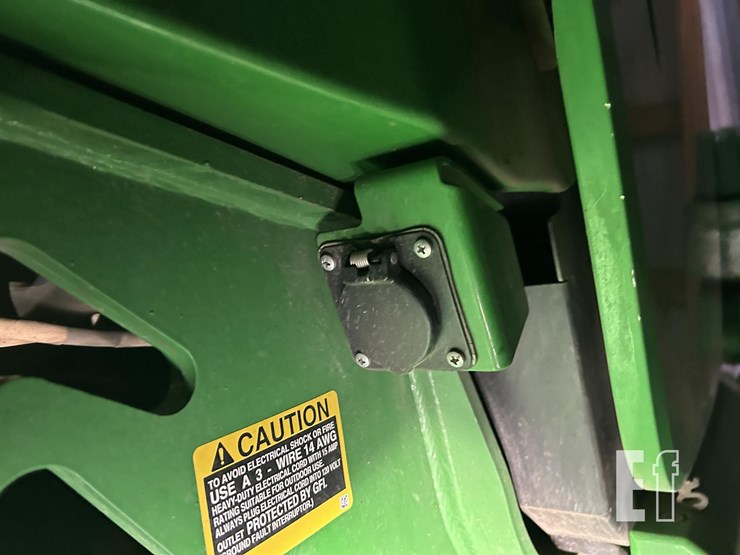 2022-john-deere-9r-590-image-13