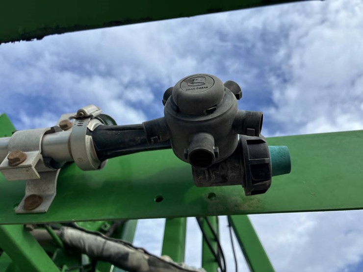 2014-john-deere-r4038-image-31