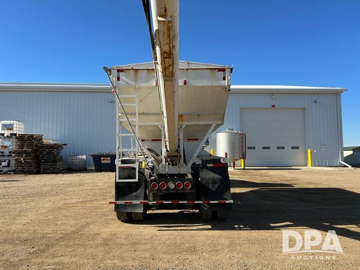 2005-ihc-4400-dry-tender-truck-(cp1274,-unit-ag706)-image-9