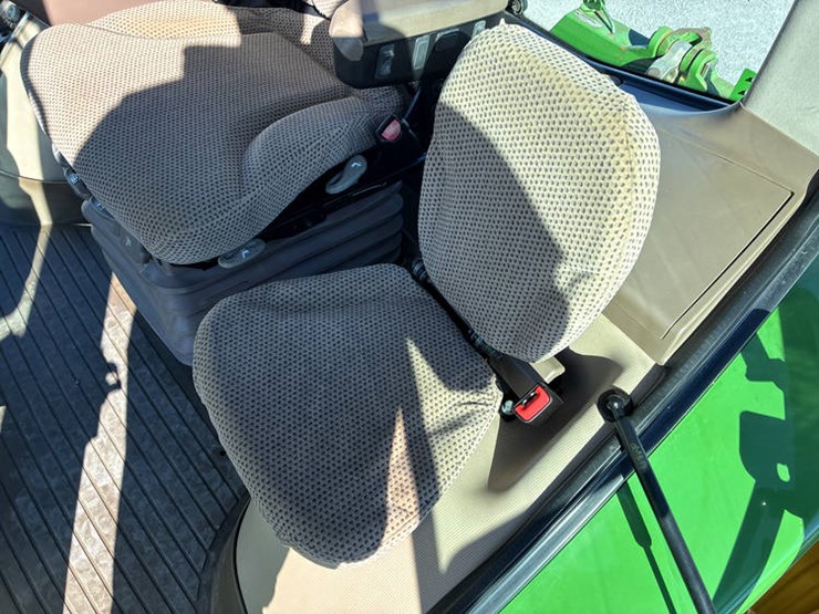 2015-john-deere-8295r-image-43