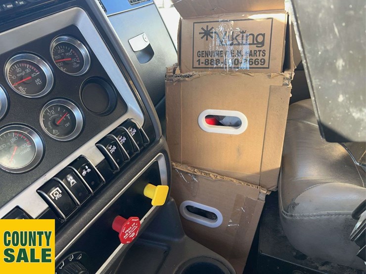 2016-kenworth-t800-image-16