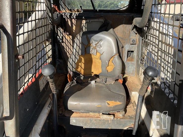 2005-bobcat-t300-image-14