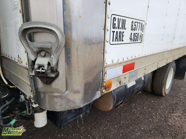 2009-isuzu-npr-image-37