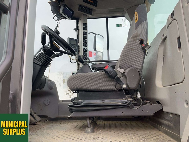 2015-volvo-l110h-image-11