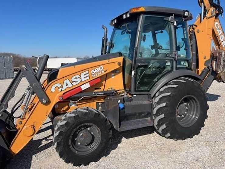 2017-case-580sn-image-3