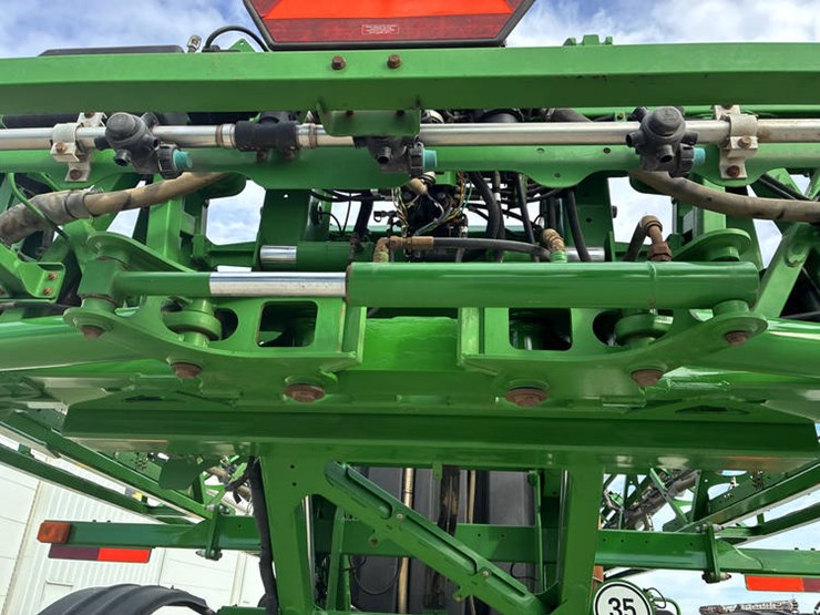 2014-john-deere-r4038-image-32