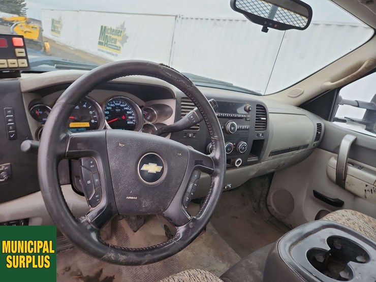 2013-chevrolet-silverado-3500hd-image-16