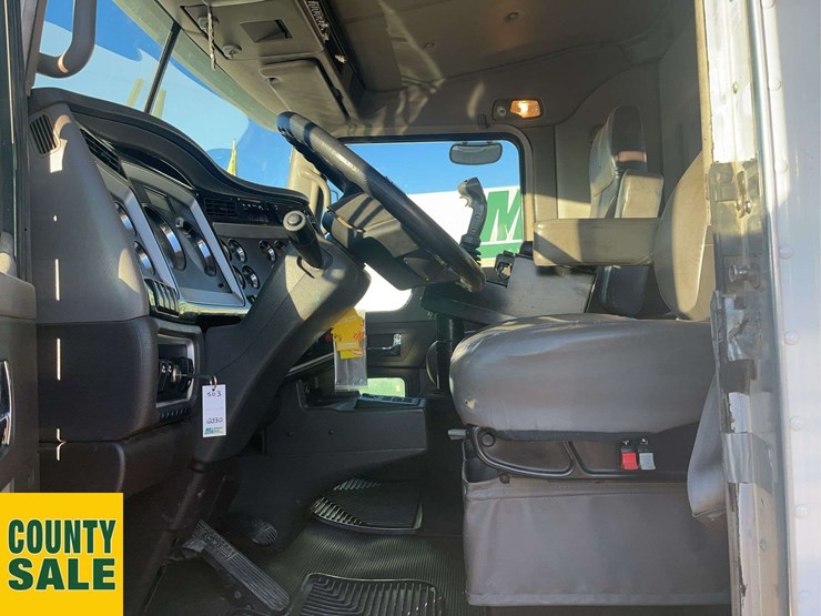 2016-kenworth-t800-image-11