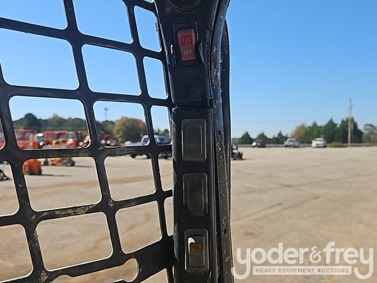 2016-bobcat-t870-image-26