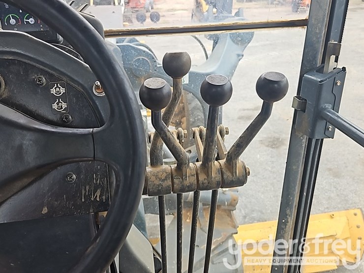 2019-deere-670g-image-39