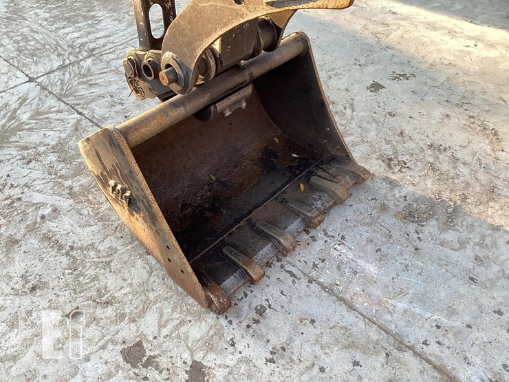 2015-takeuchi-tb260-image-9