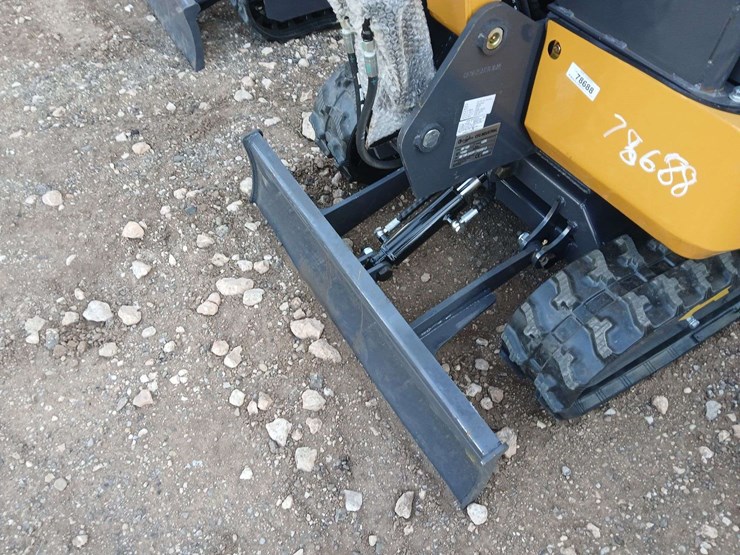 2025-qk18r-mini-excavator-image-6