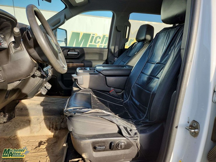 2021-chevrolet-silverado-2500hd-image-16