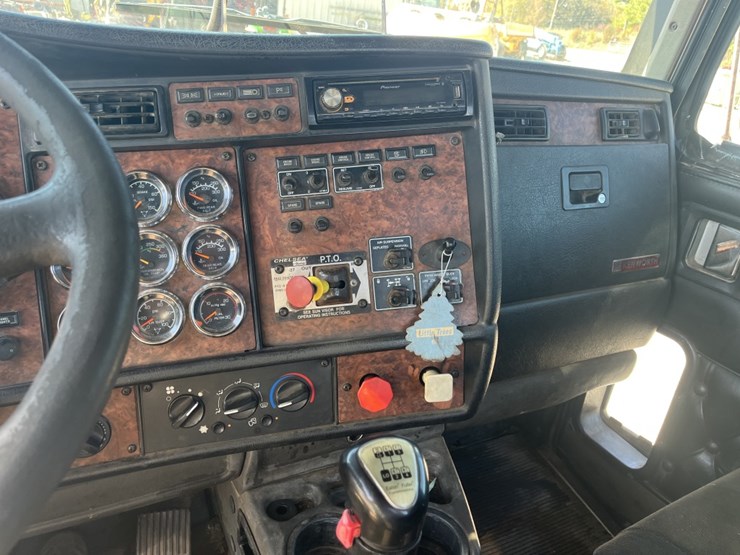 2004-caterpillar-c15-image-16