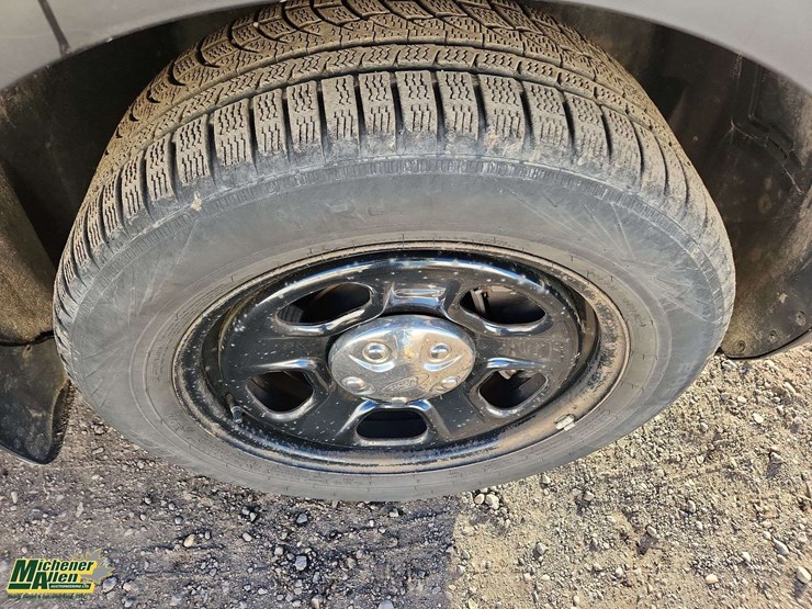 2017-ford-explorer-image-31