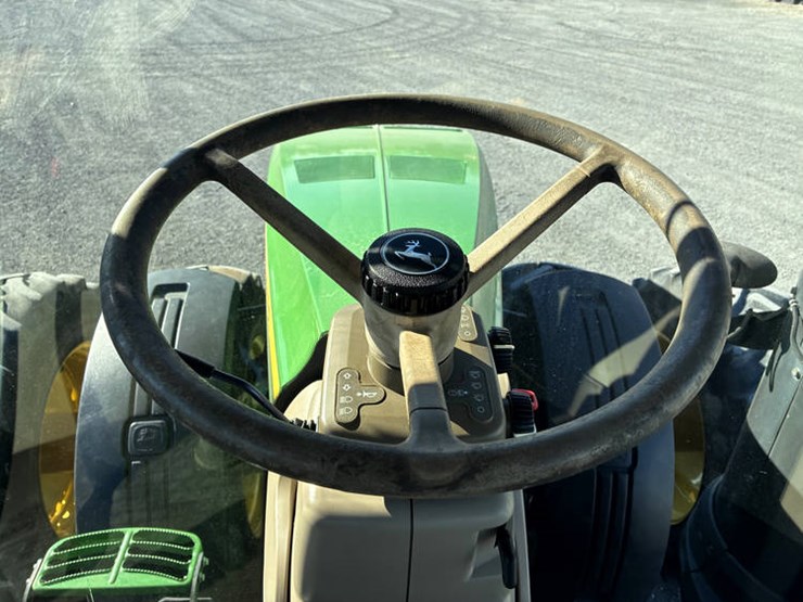 2015-john-deere-8295r-image-46
