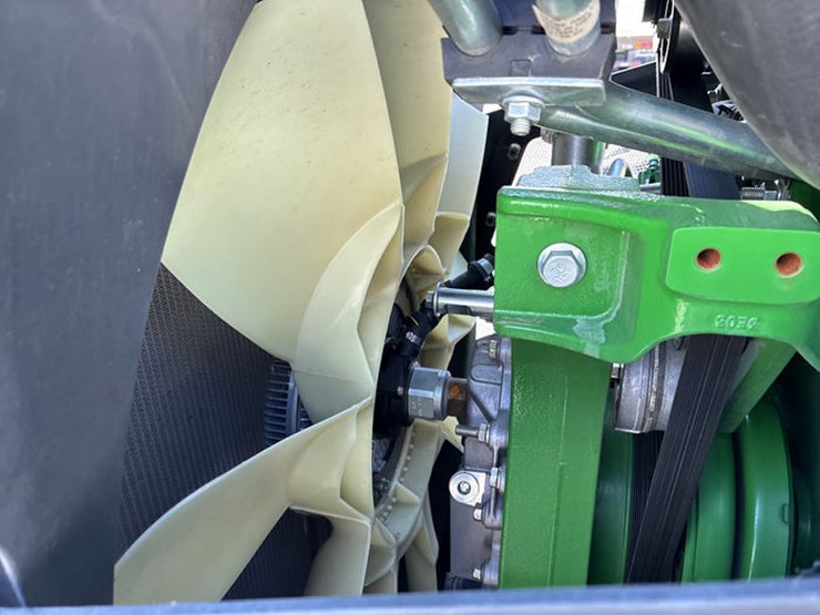 2023-john-deere-8r-370-image-41