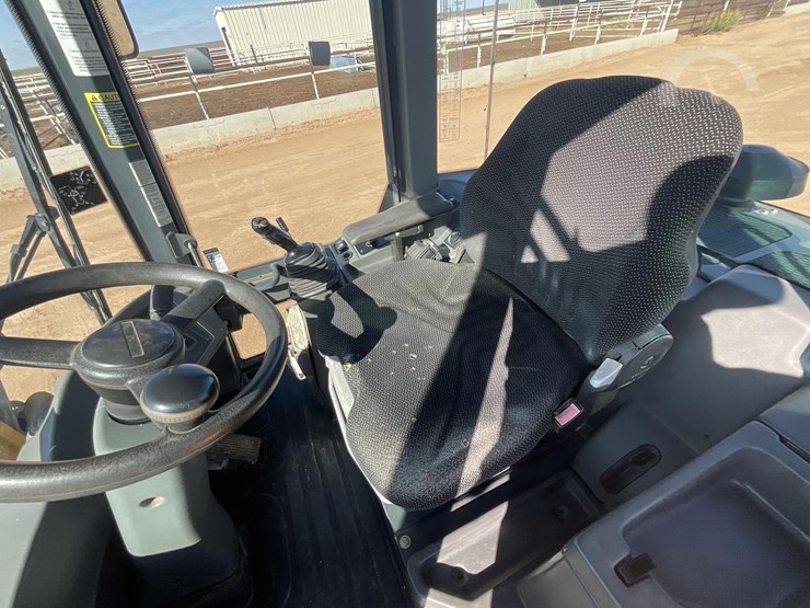 2015-deere-324k-image-34