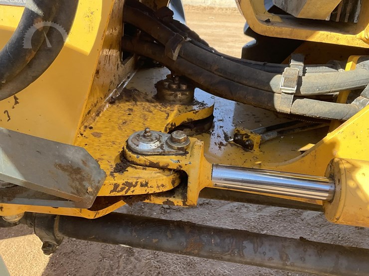 2015-deere-324k-image-40