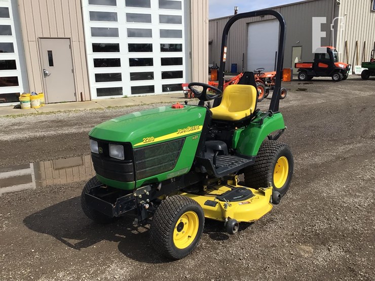 2004-john-deere-2210-image-2