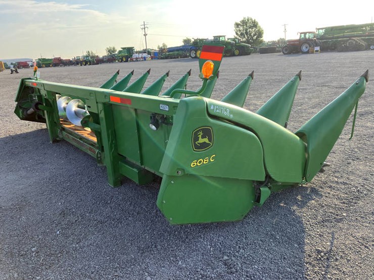 2013-john-deere-608c-image-11