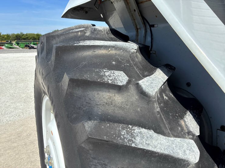 new-holland-2120-image-56