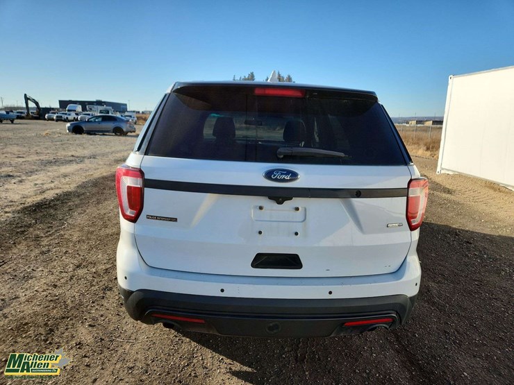 2017-ford-explorer-image-21