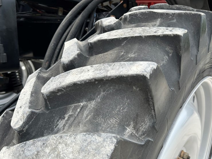 2014-case-ih-3200b-image-74