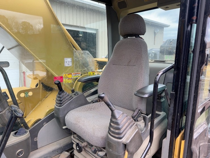 2008-caterpillar-330dl-hydraulic-excavator-image-36