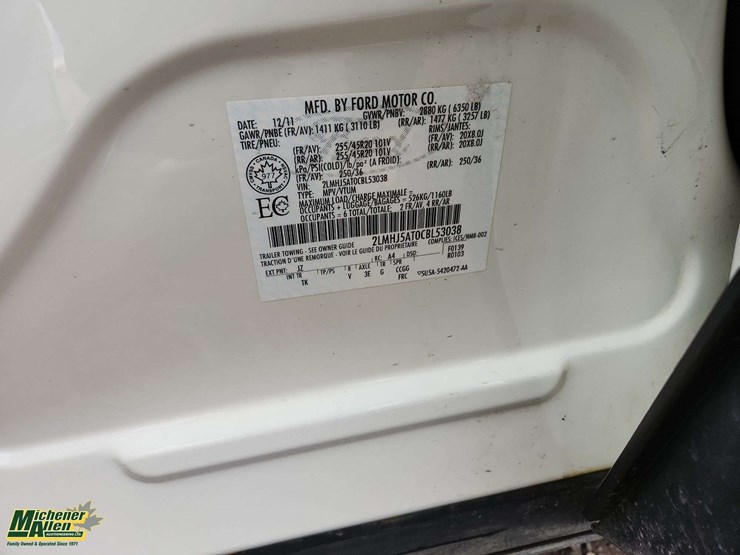 2012-lincoln-mkt-image-7