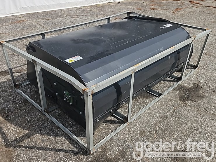 unused-72"-broom-sweeper-(ss-72w)-to-suit-skidsteer-image-2