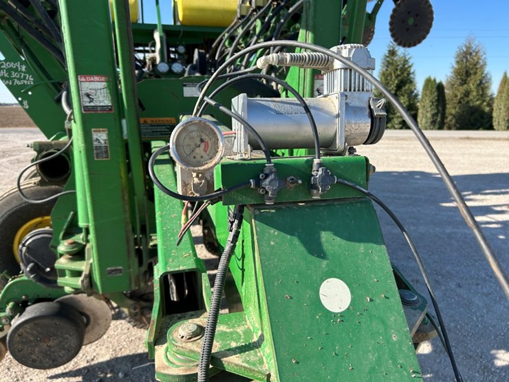 2004-john-deere-1790-image-50