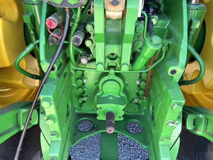 2015-john-deere-8295r-image-18