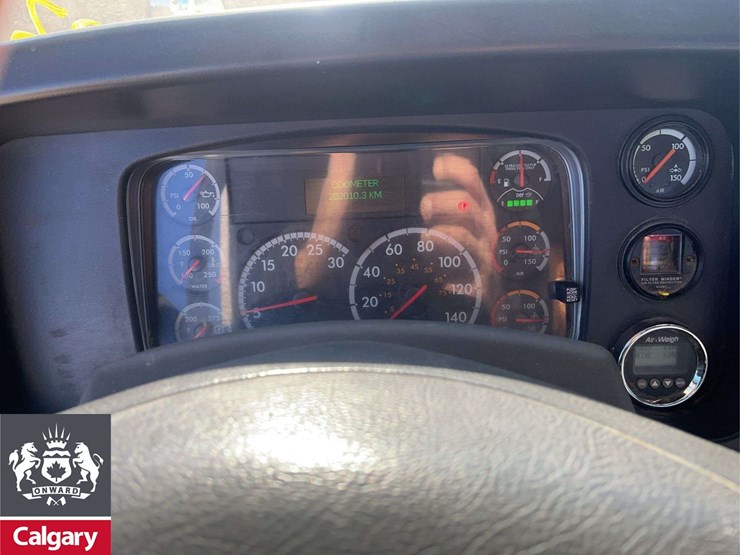 2016-freightliner-114sd-image-13