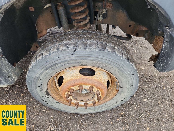 2013-ford-f550-image-32