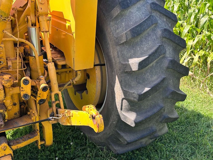 minneapolis-moline-g1355-image-30