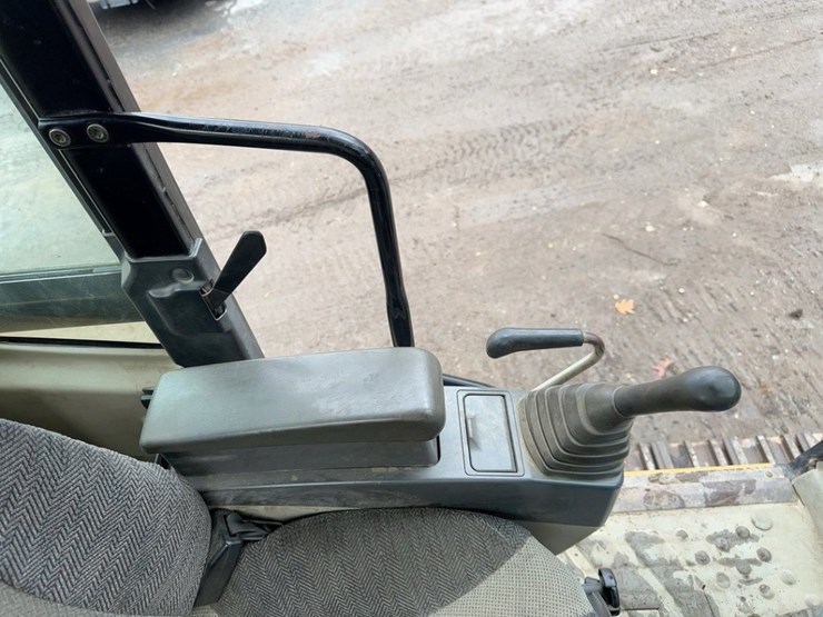 2004-caterpillar-330cl-hydraulic-excavator-image-38