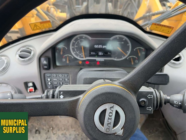 2015-volvo-l110h-image-12