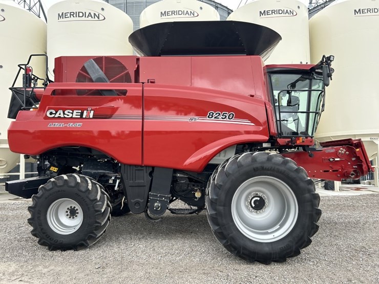 2019-case-ih-8250-image-2