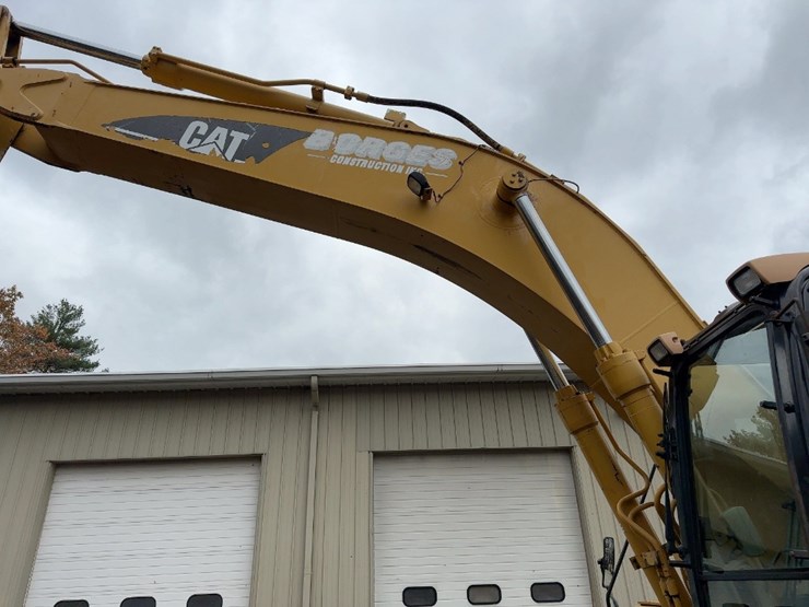2004-caterpillar-330cl-hydraulic-excavator-image-15