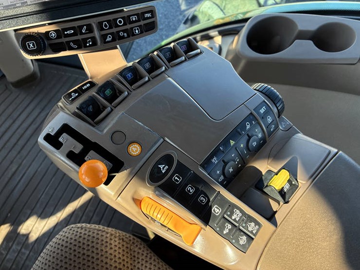 2015-john-deere-8295r-image-49